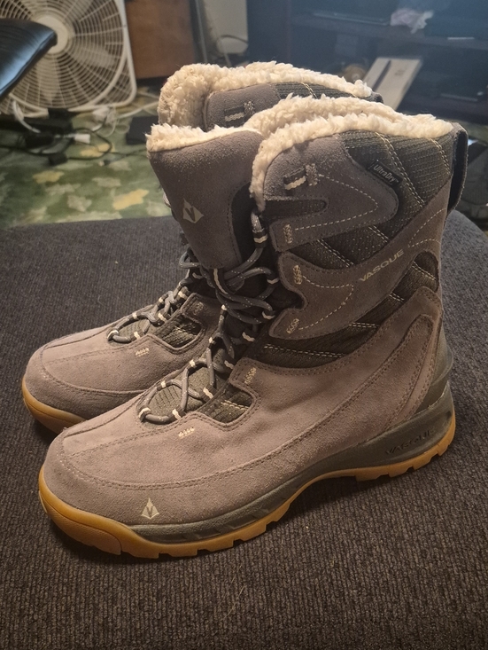 Vasque Other - Vasque Gray Suede Winter Boots with Shearling Collar and Gum Sole